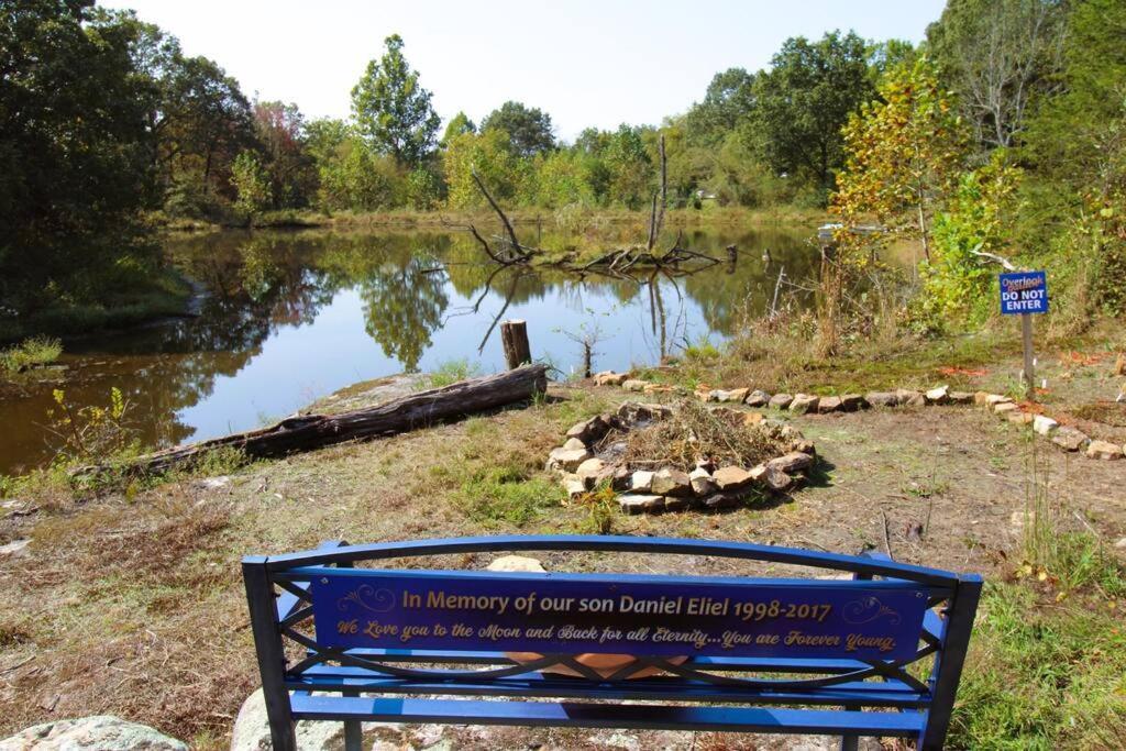 The Love Nest At Bluebird Estate Apartment Batesville Bagian luar foto